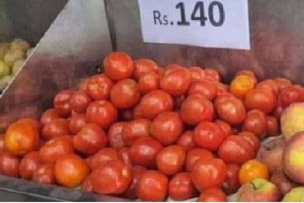 tomato price shoots up toTomato Price Shoots Up To Rs 124 per kg