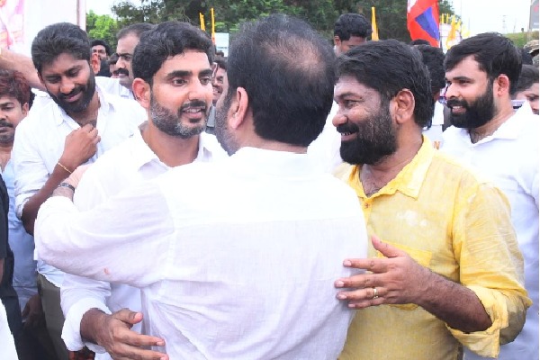 Nara Lokesh gets grand reception from Kotamreddy brothers in Nellore Rural constituency 