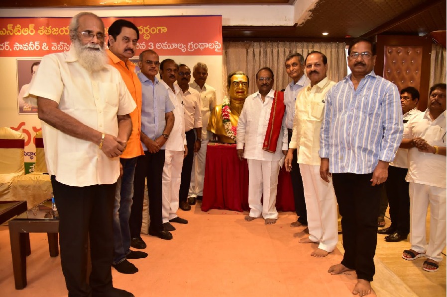 Vijayendra Prasad heaps praise on NTR