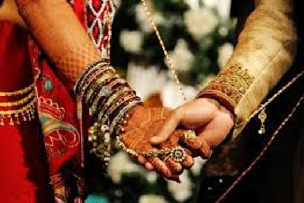 Groom refuses to marriage because his mother in law smokes in ceremony