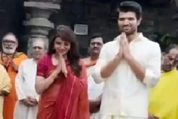 Samantha and Vijay Deverakonda seen shooting at temple for Kushi