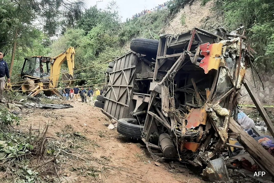 27 Killed and 17 Injured In Passenger Bus Accident In Mexico
