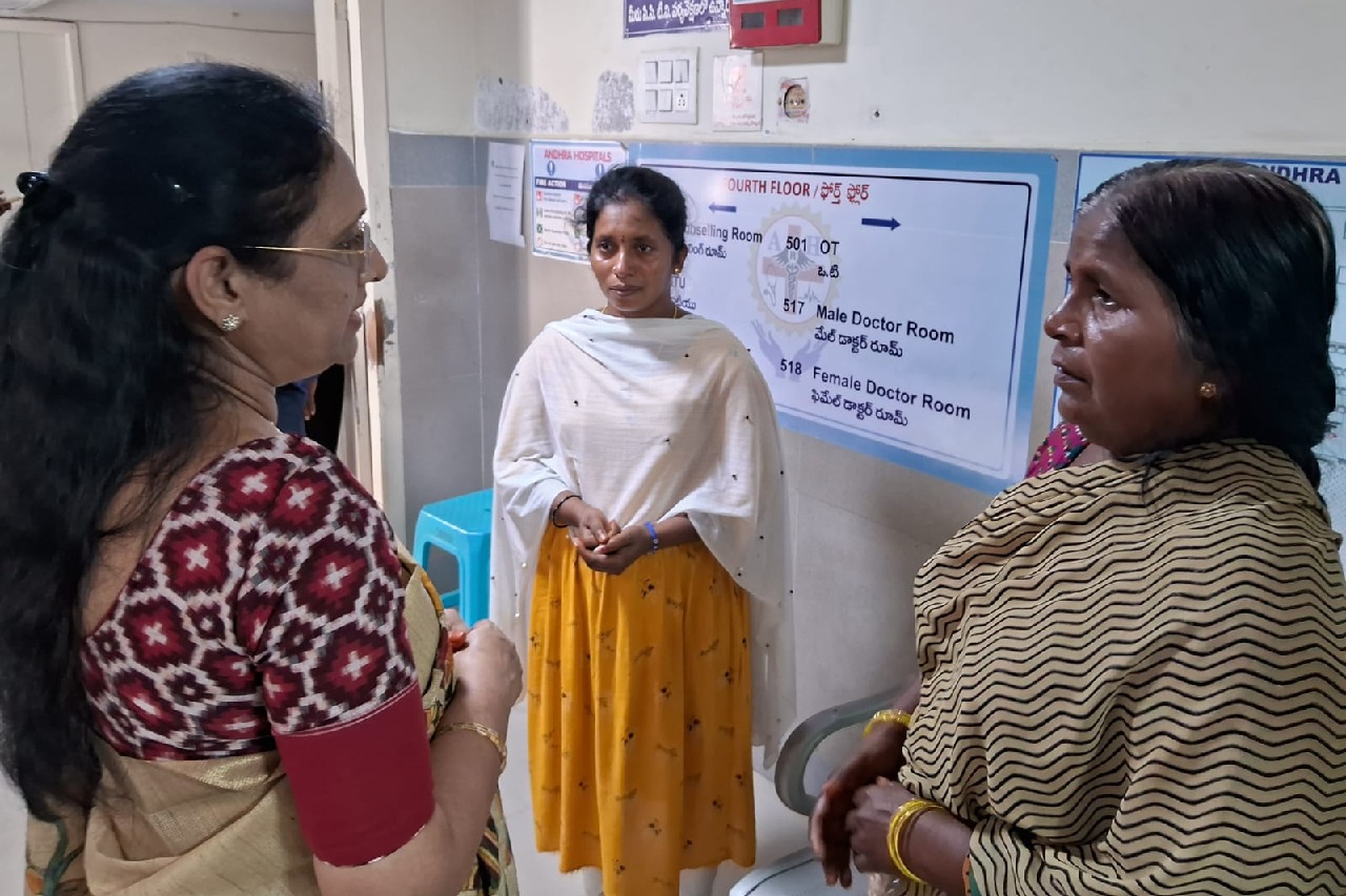 Vasireddy Padma visits Nandigama acid attack victims 