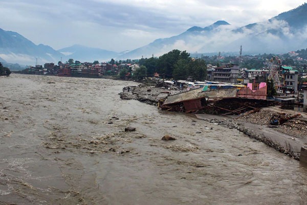 80 dead in Himachal due to heavy rains