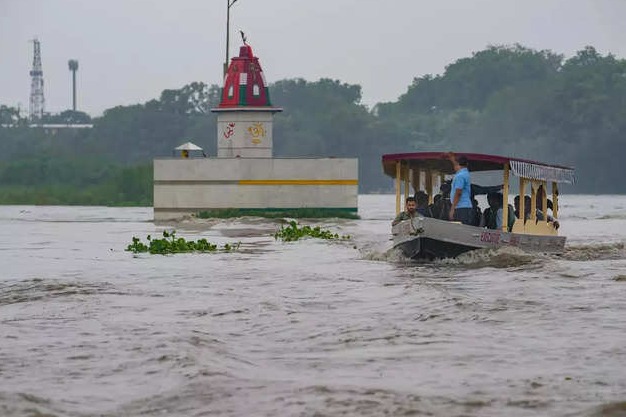 River Yamuna flowing just few inches below highest flood level in Delhi