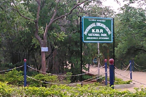 Woman cine producer assulted in KBR park