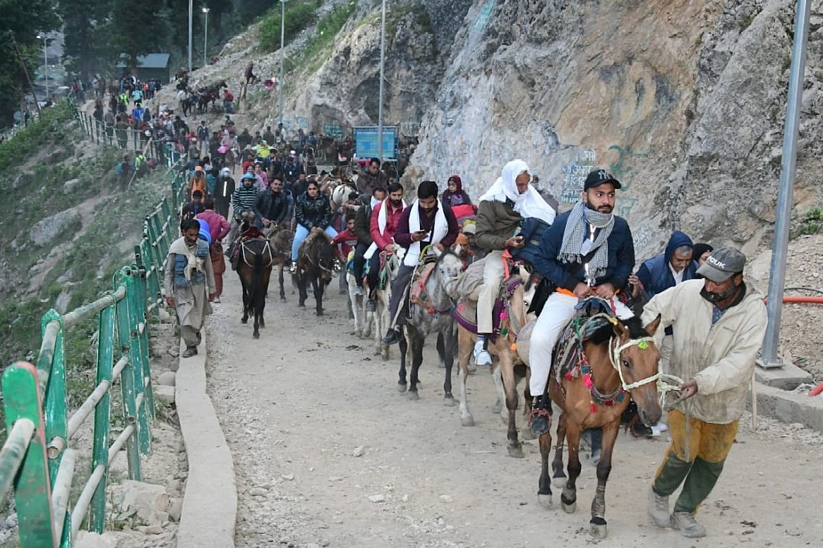 Over 2 lakh pilgrims perform Amaranth Yatra in first fortnight
