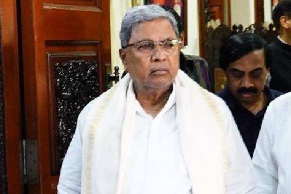 Siddaramaiah welcomes Oppn leaders to B'luru for joint meeting; JD(S) slams Congress