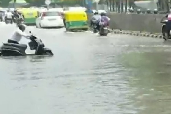 Floods continues in Delhi