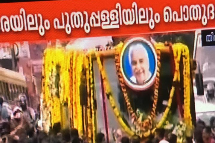 A teary goodbye to Oommen Chandy, as hearse leaves for Kottayam
