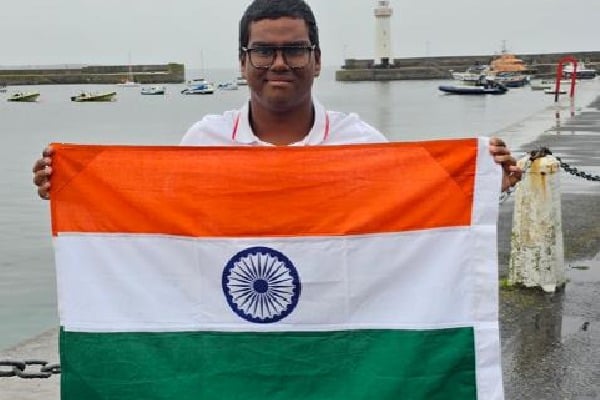 Navi Mumbai boy Anshuman becomes youngest person in World to cross North Channel
