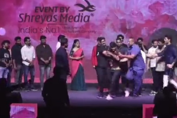 Fan chases Vijay Devarakonda to touch actor’s feet at an event