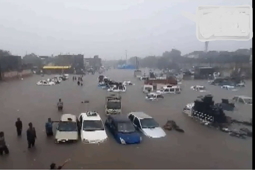 Streets Flooded and Cars Submerged As Heavy Rain Batters Gujarat