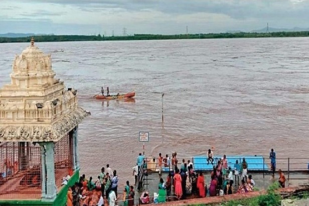 Godavari water level increasing near Bhadrachalam