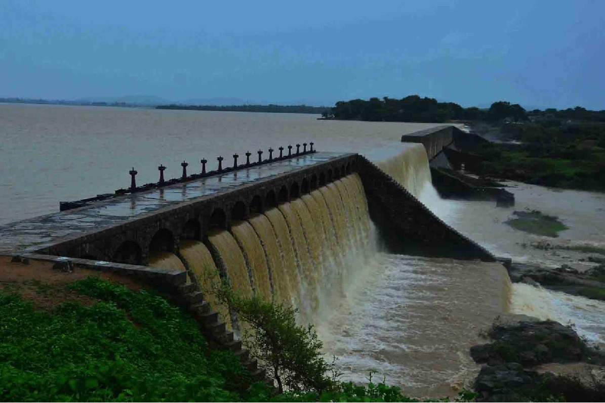 Flood level raises in Godavari at Bhadrachalam