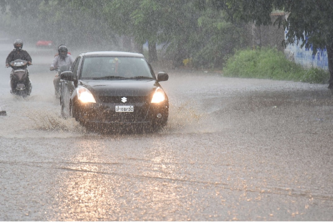 Rains continue in parts of Telangana, Godavari in spate