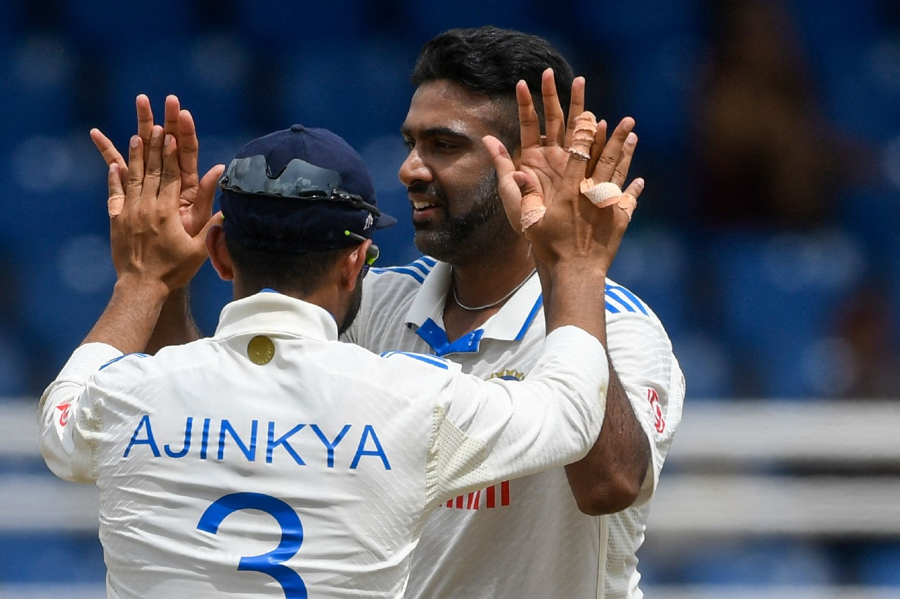 India sniff victory in 2nd test 