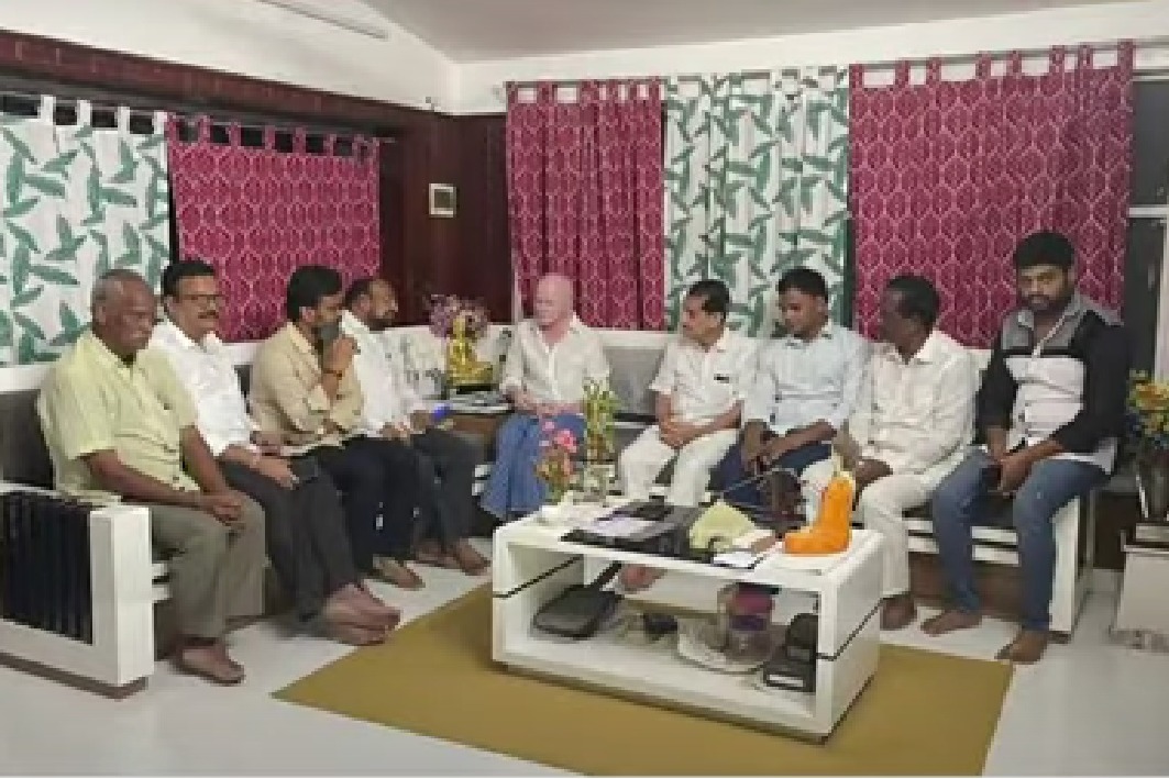 TDP leaders Meets Pilli Subhash Chandra Bose Immediately the YCP High Command calls MP