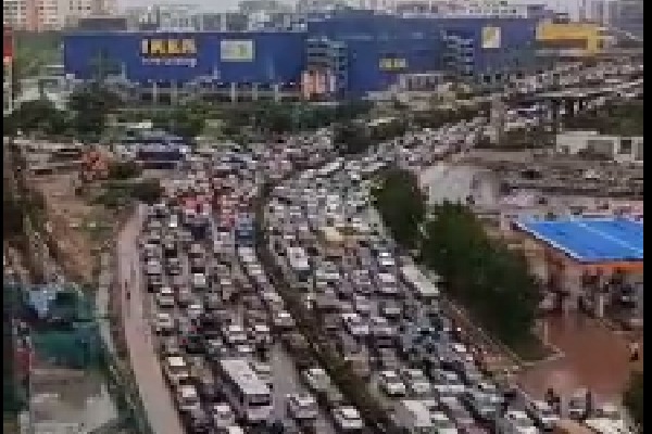 IT employees to log out in phases to avoid traffic jams