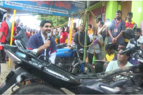 Lokesh held meeting with bike mechanics in Santhanuthalapadu 