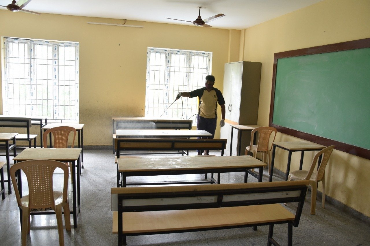 Uttar Pradesh: School headmaster suspended for sleeping naked in front..