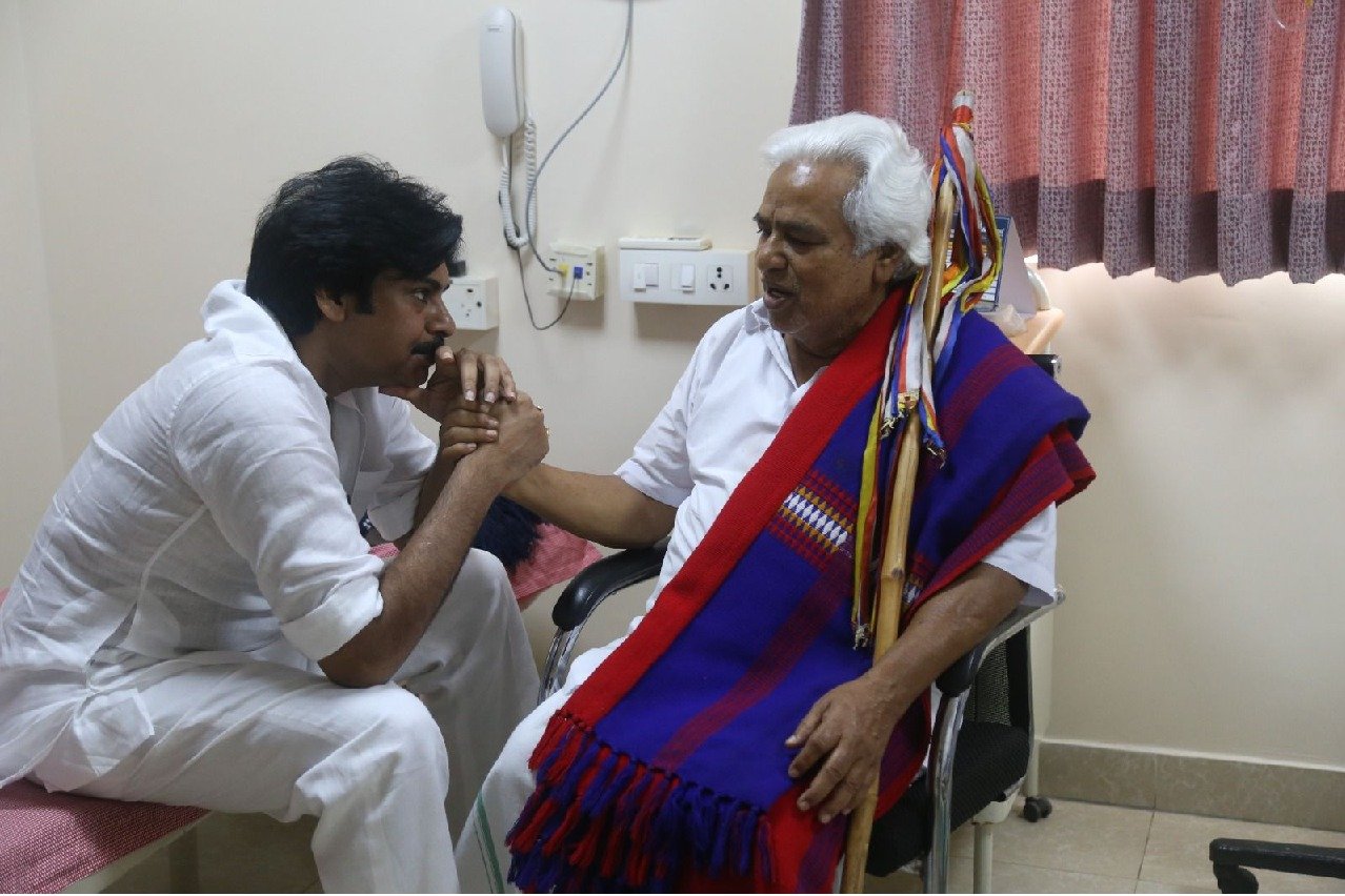 Pawan Kalyan visits Gaddar in hospital