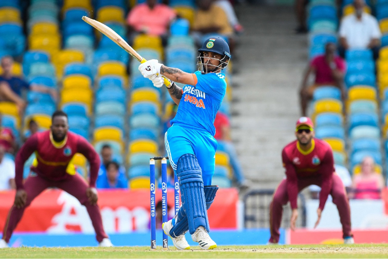 2nd ODI: Play resumes after 30-minute rain break as India slump to 113/5 v West Indies