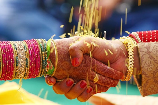 Sri Lanka Girl came to Chittoor and marries facebook friend
