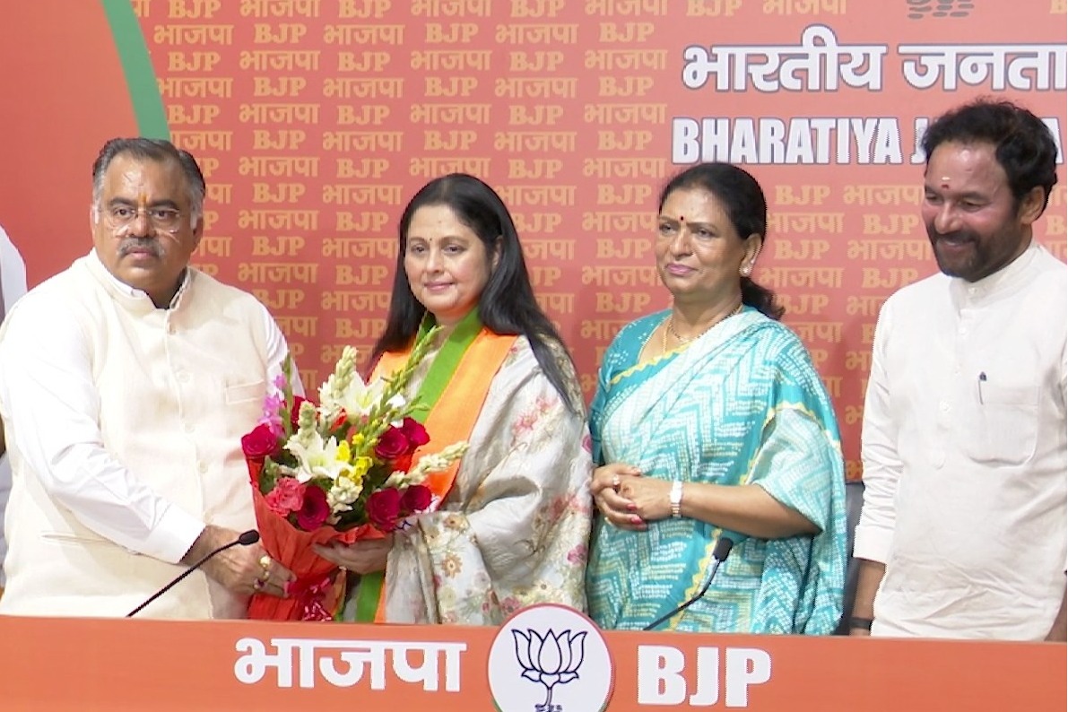 Tollywood Actress Jayasudha joins BJP