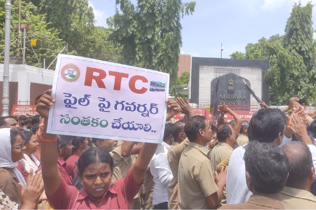 RTC Employees Rajbhavan muttadi