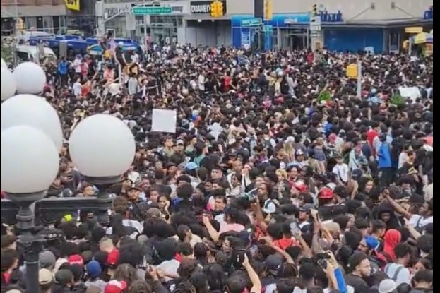 Riot In New York After Influencer Announces PlayStation 5 Giveaway