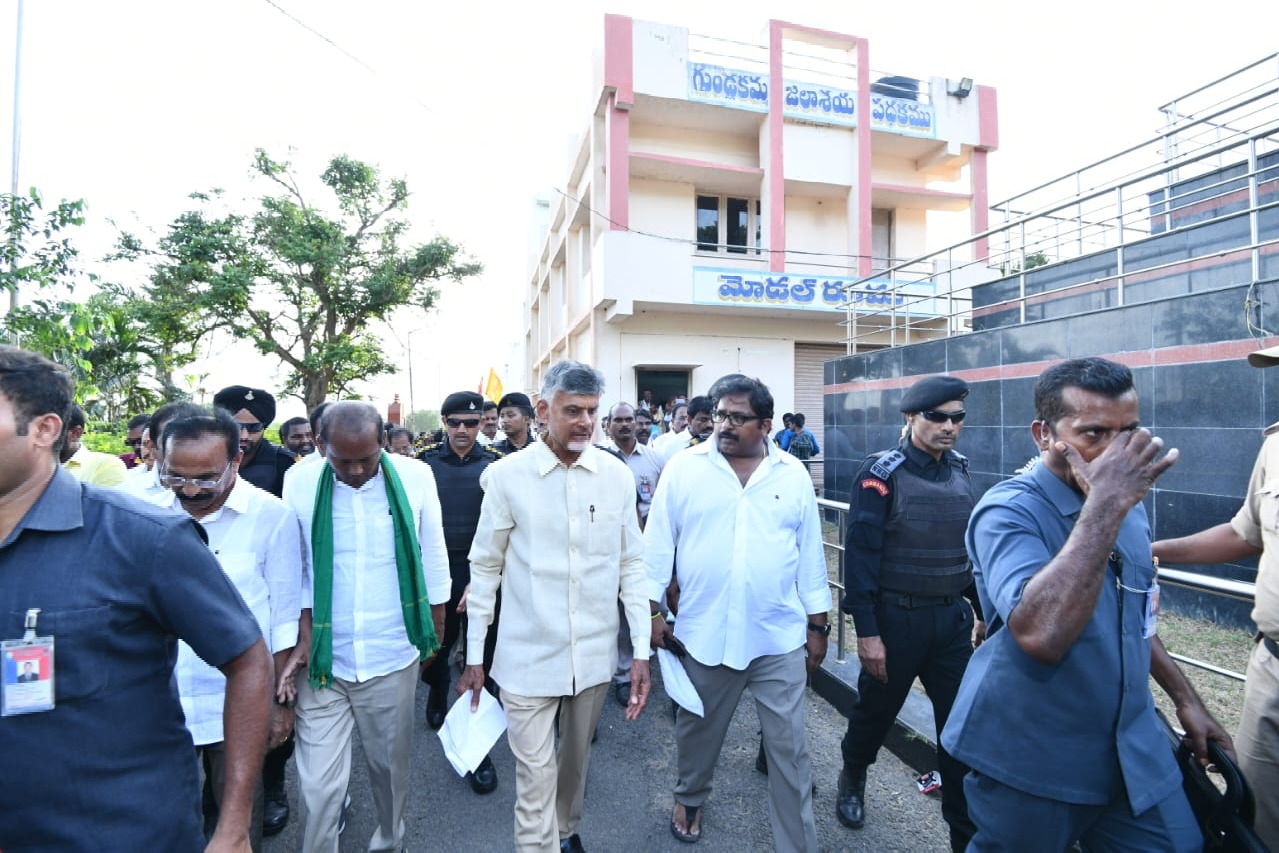 Chandrababu covers 380 km in single day  during his campaign on irrigation projects in ap