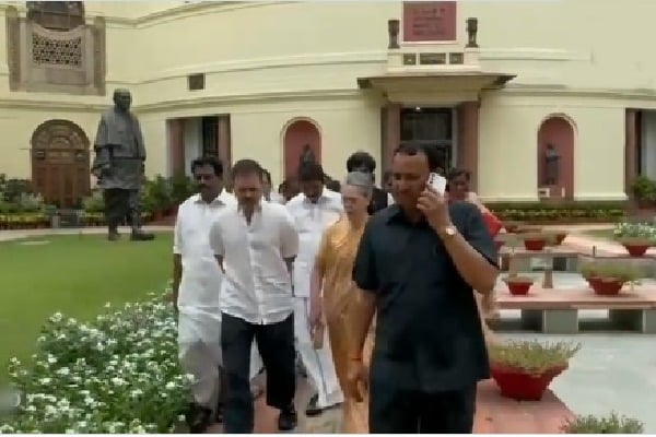 Rahul Gandhi reaches Parliament after 4 months