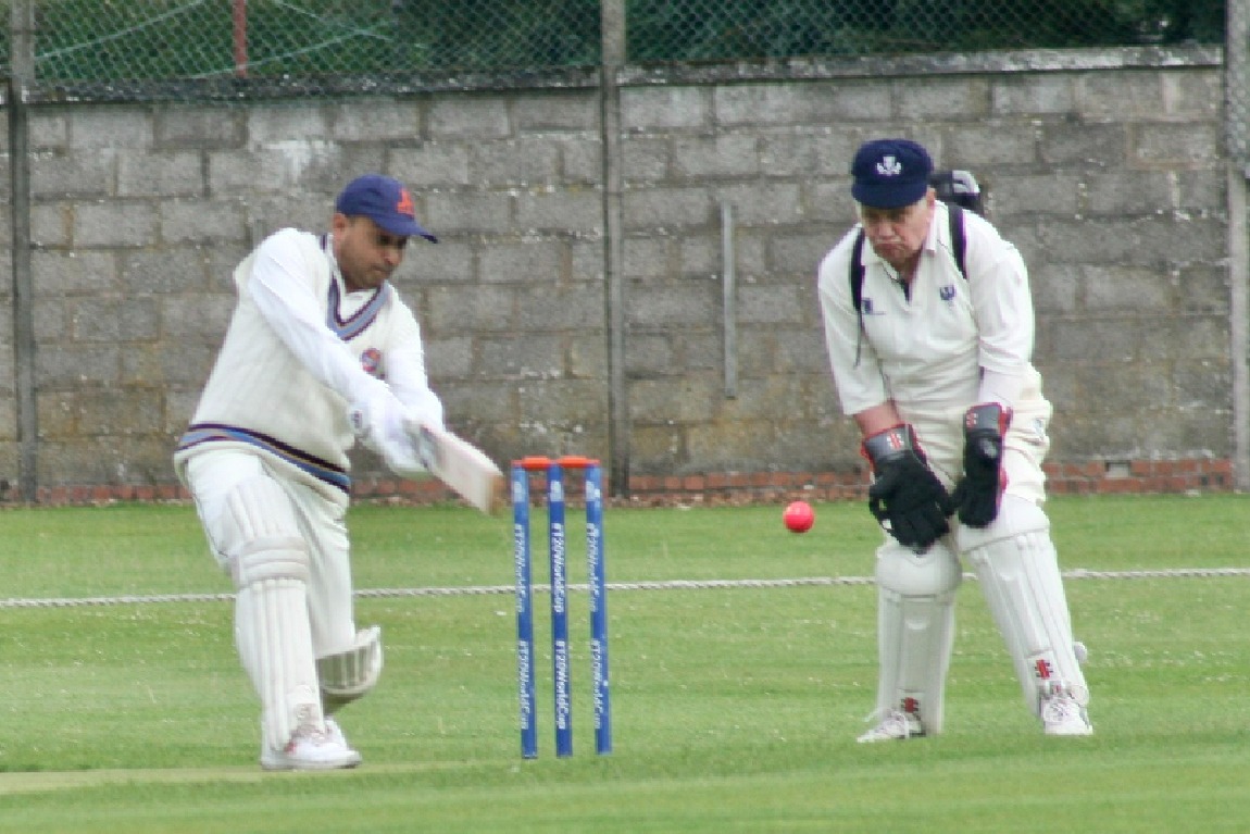 83 year old former Scottish cricketer plays with oxygen cylinder on his back