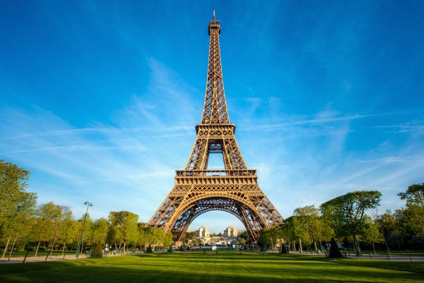 Eiffel Tower faced bomb threat 