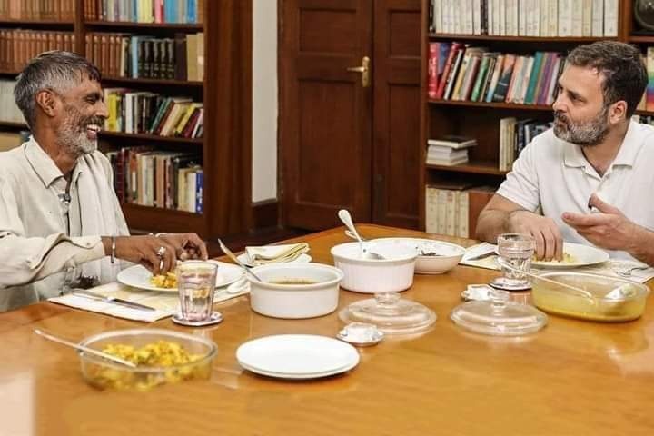 Rahul Gandhi dines with vegetables vendor 
