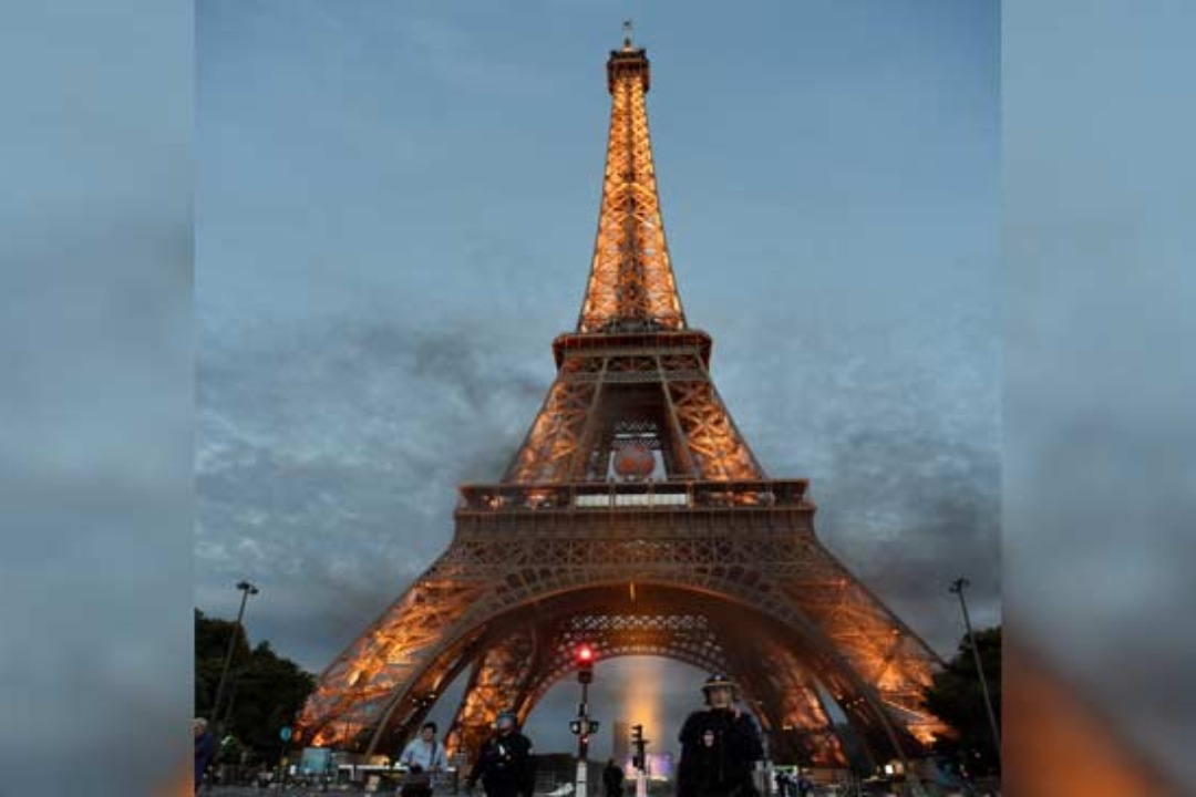 Drunk US Tourists Found Sleeping Atop Eiffel Tower After Evading Security
