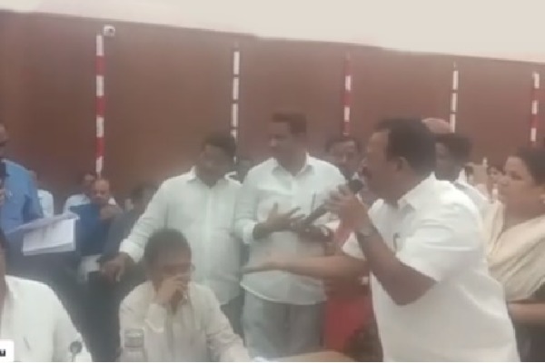 Disputes between YSRCP leaders in Guntur