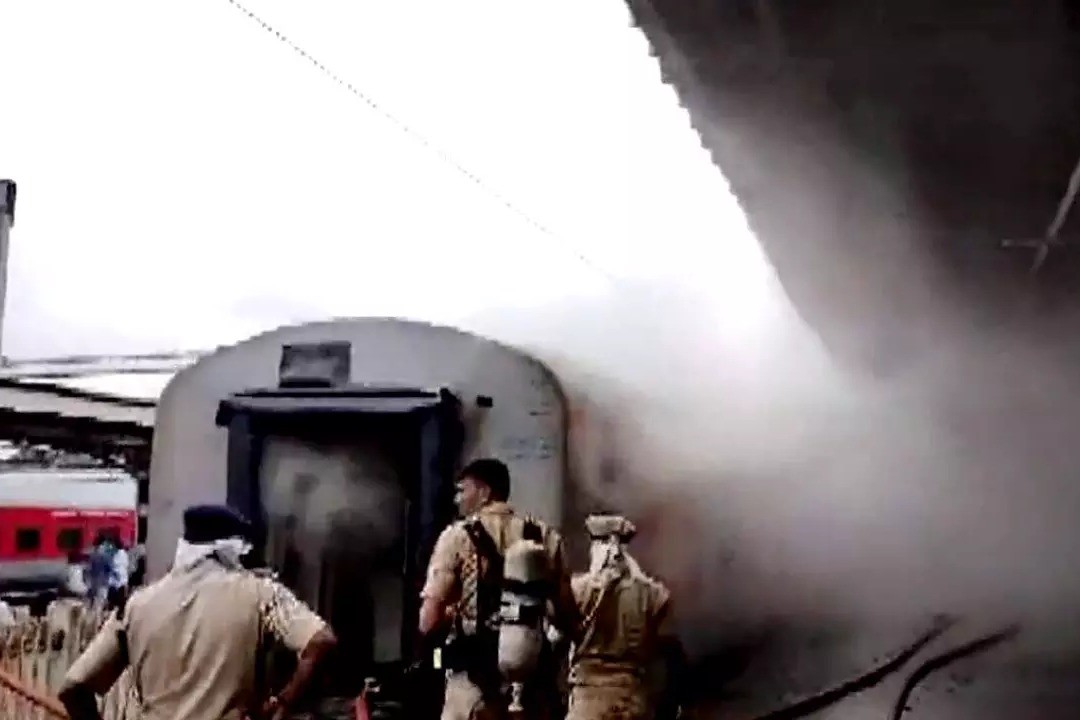 Fire in two coaches of Udyan Express at Bengaluru Railway Station