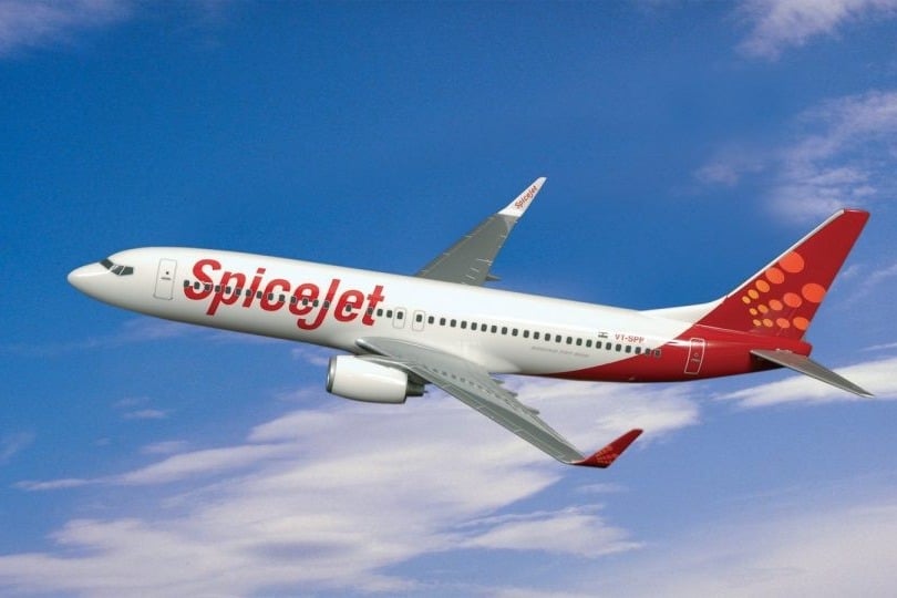 Woman exposes SpiceJet passenger who took indecent photos of air hostess