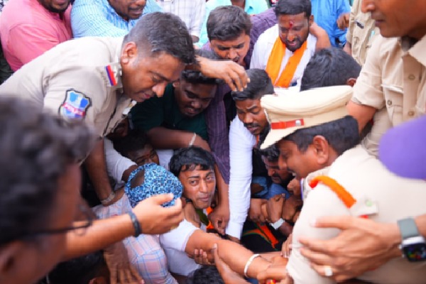 BJP, BRS workers clash in Telangana’s Hanamkonda town