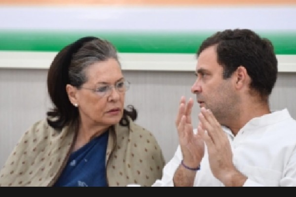 Sonia Gandhi arrives in Srinagar to join Rahul on personal visit