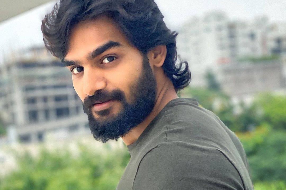 Hero Kartikeya was threatened by a woman in live chat