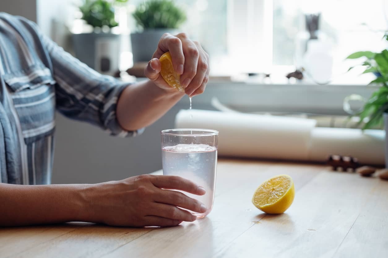 11 reasons to start your day with lemon water