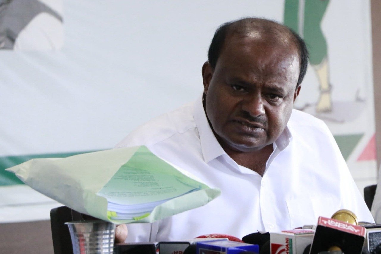 Karnataka Ex CM Kumaraswamy admitted in hospital