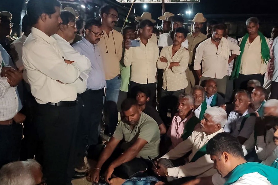Karnataka Farmers Protest Over Cauvery Water In Mandya
