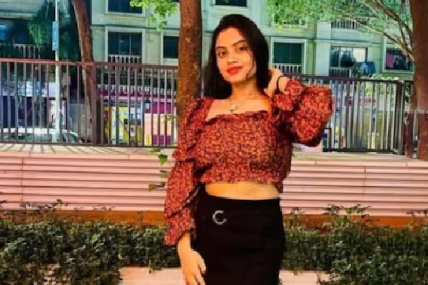 Air hostess found dead in Mumbai