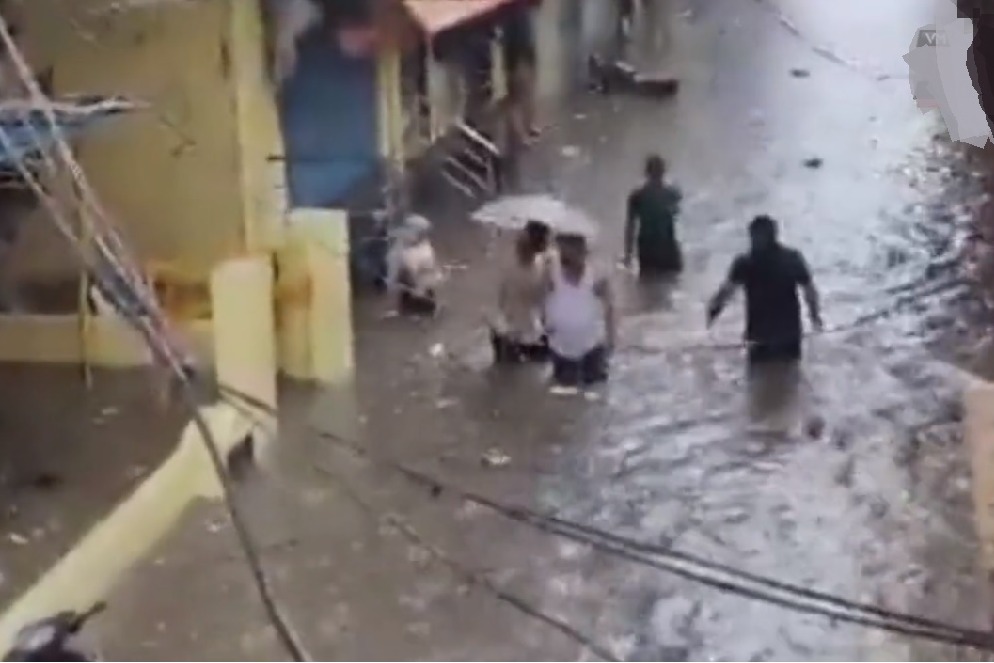 Heavy rain in Hyderabad triggers waterlogging and traffic jams