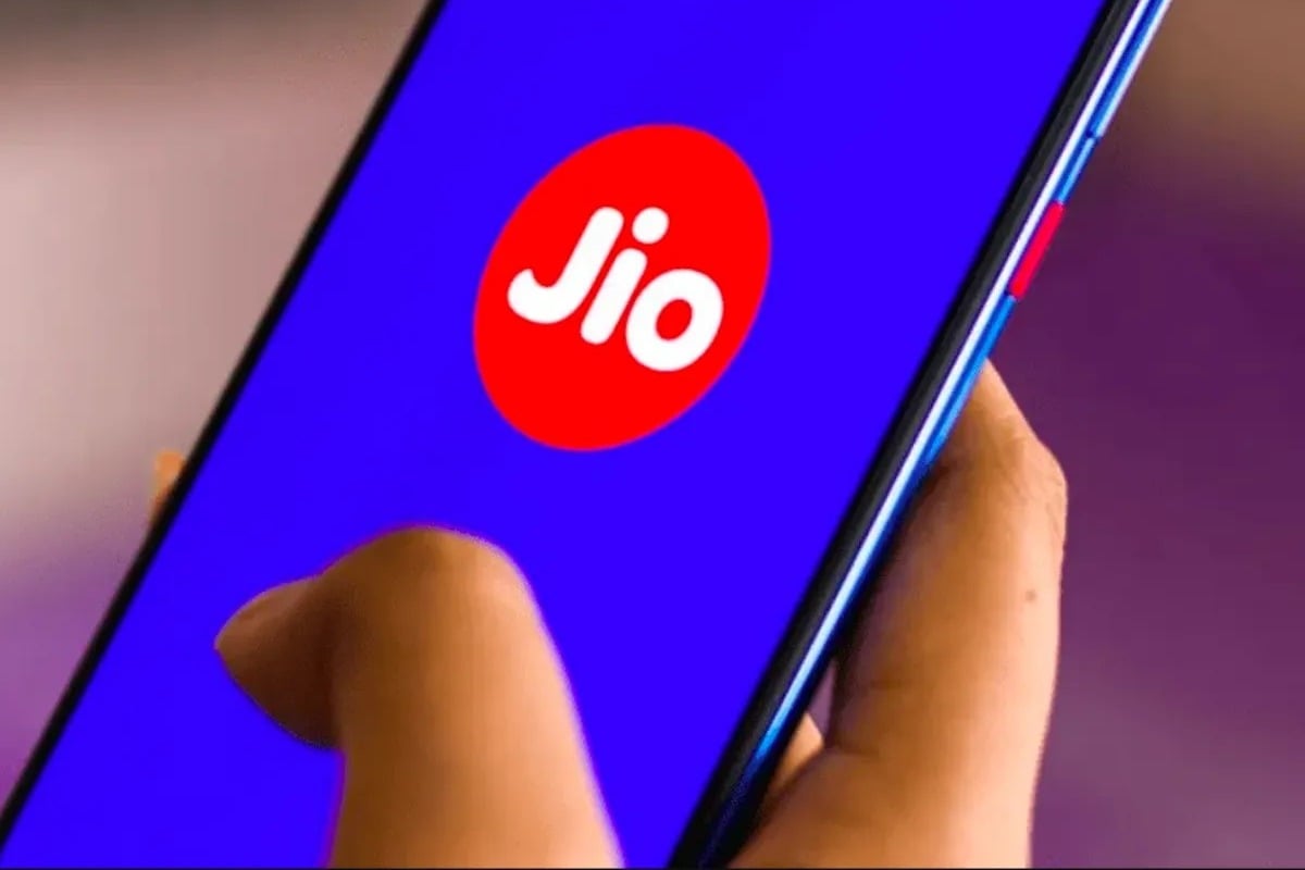 Jio turns 7 company offering up to 21GB free data and other benefits with these prepaid plans