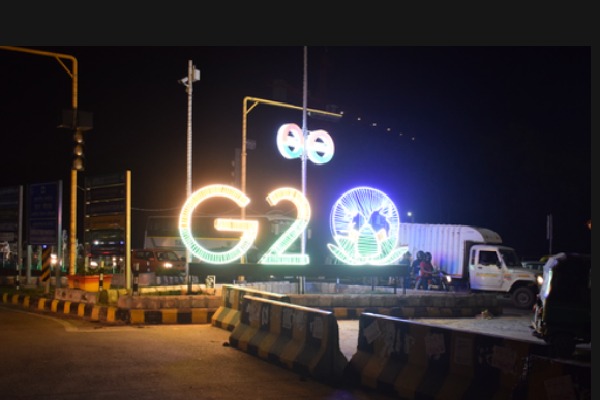 Eco-friendly decorations of key roads for G20 Summit